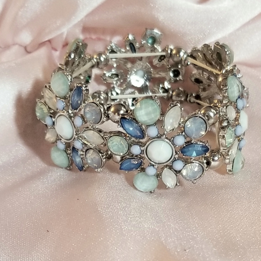 Blue-green metallic flower bracelet - Picture 2 of 2